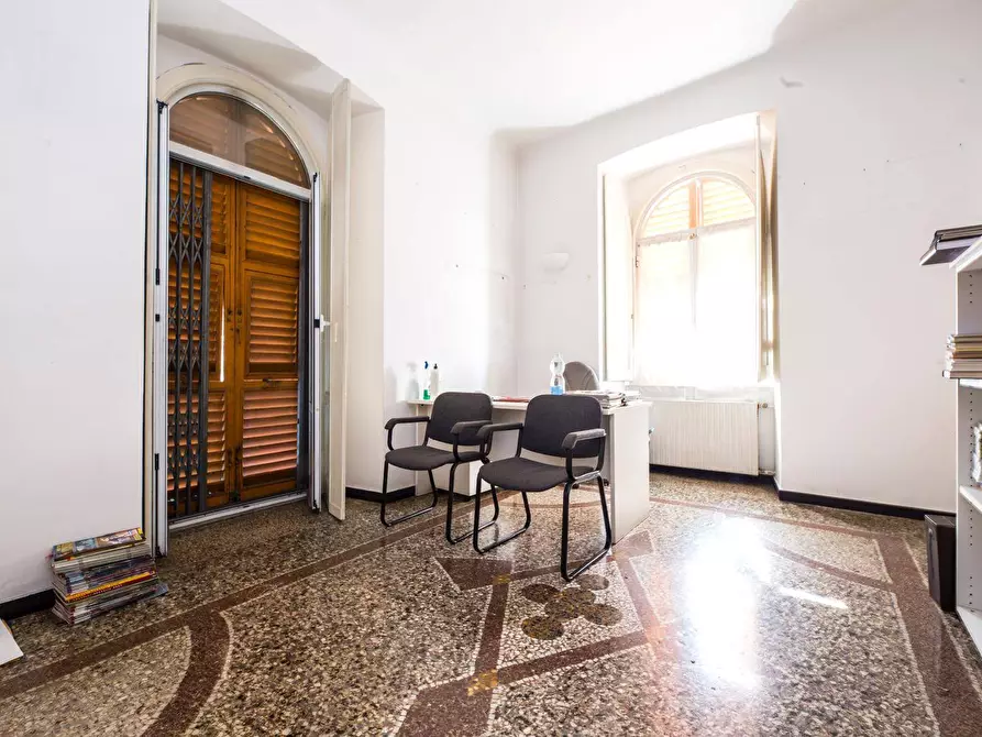 Immagine 21 di Appartamento in vendita  in corso ugo bassi a Genova
