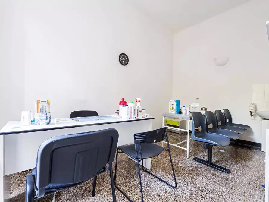 Immagine 16 di Appartamento in vendita  in corso ugo bassi a Genova