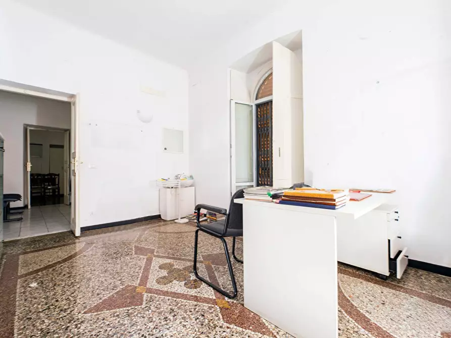 Immagine 25 di Appartamento in vendita  in corso ugo bassi a Genova