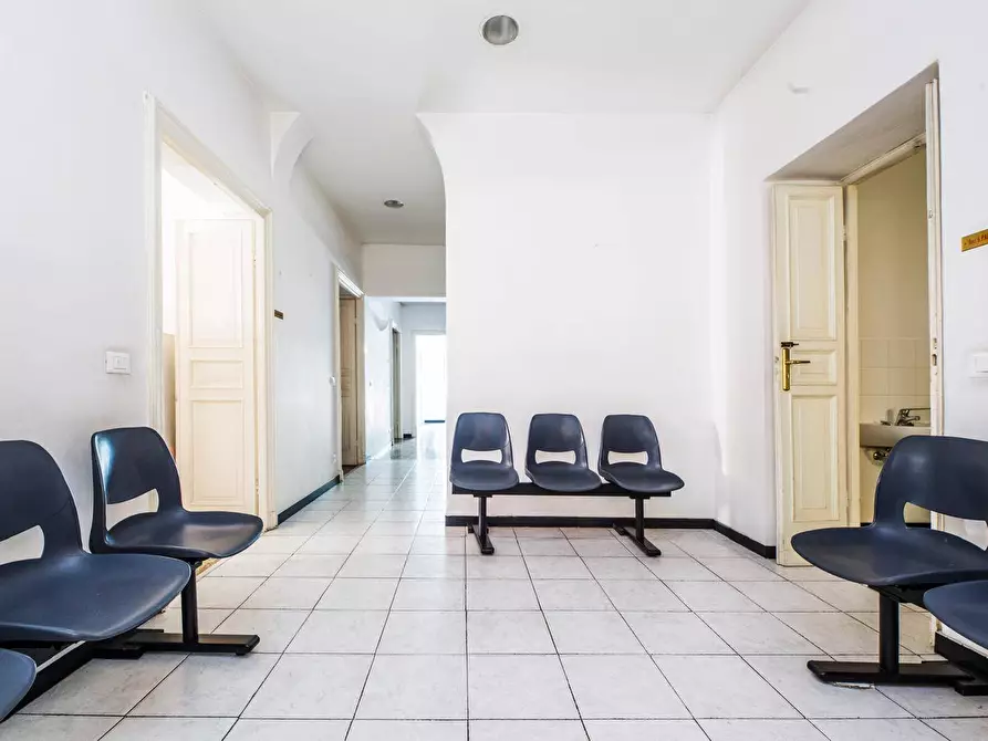 Immagine 28 di Appartamento in vendita  in corso ugo bassi a Genova