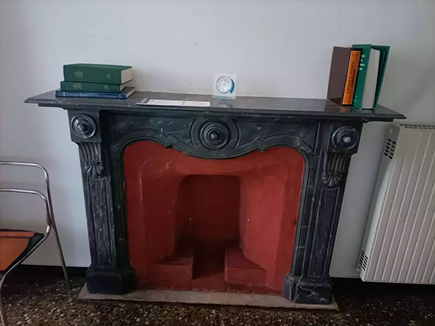 Immagine 40 di Appartamento in vendita  in corso ugo bassi a Genova