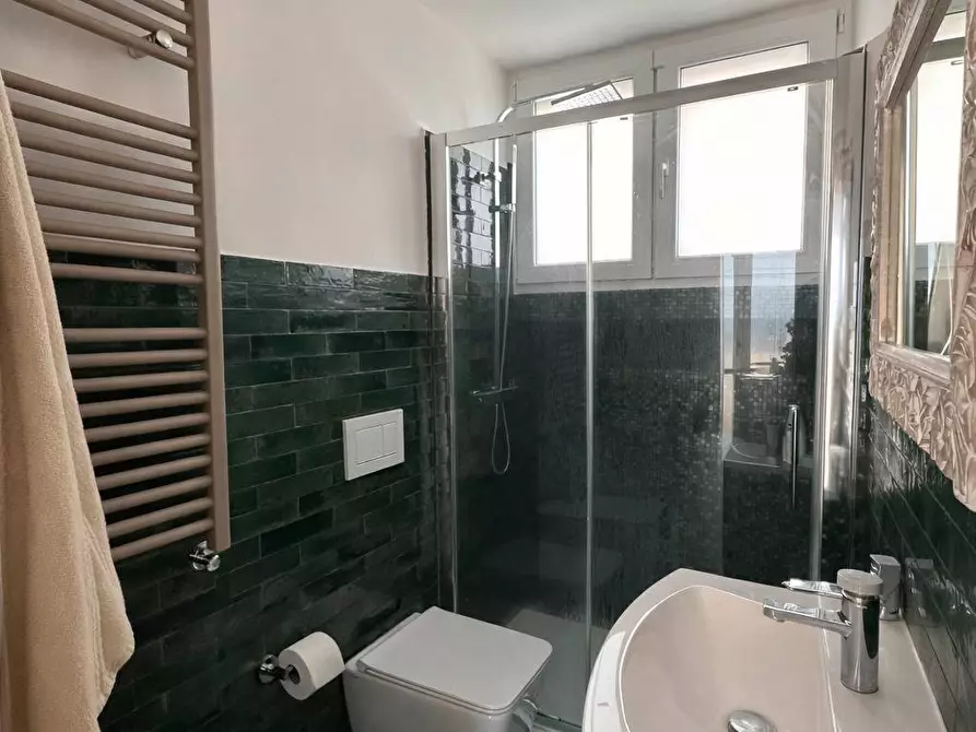 Immagine 11 di Appartamento in vendita  in Via Giuseppe Mendozza a Genova