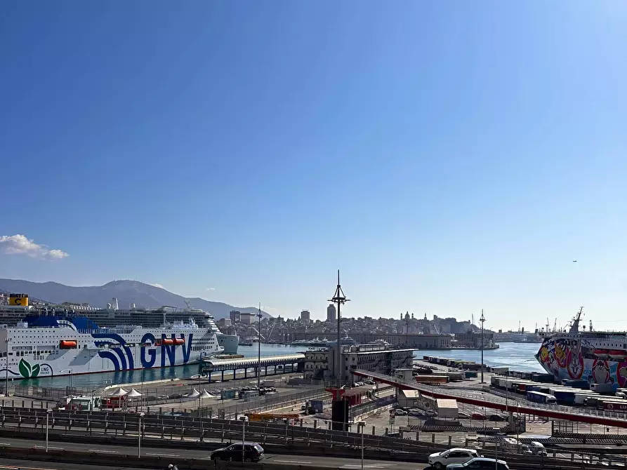 Immagine 15 di Appartamento in vendita  in Via Milano 40 a Genova