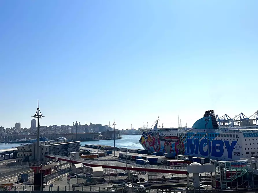 Immagine 1 di Appartamento in vendita  in Via Milano 40 a Genova