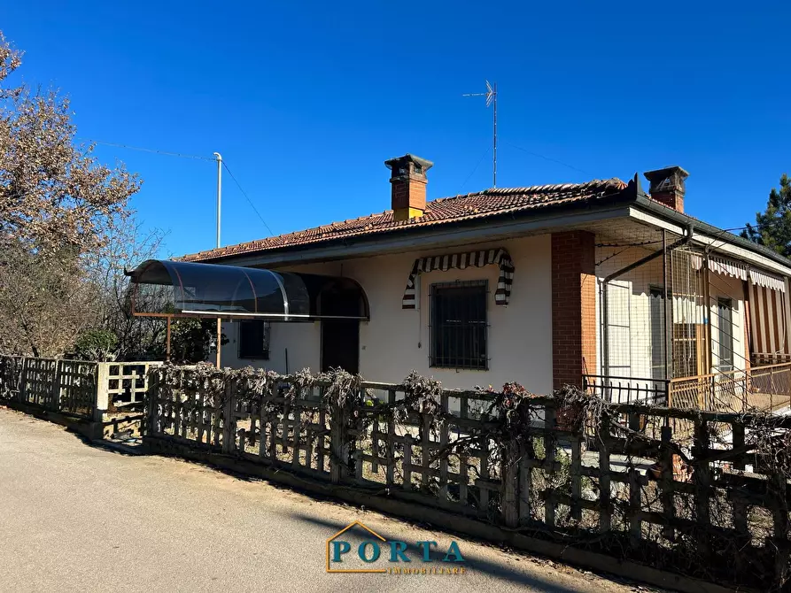 Immagine 1 di Villa in vendita  in Località Pià 10b a Barolo