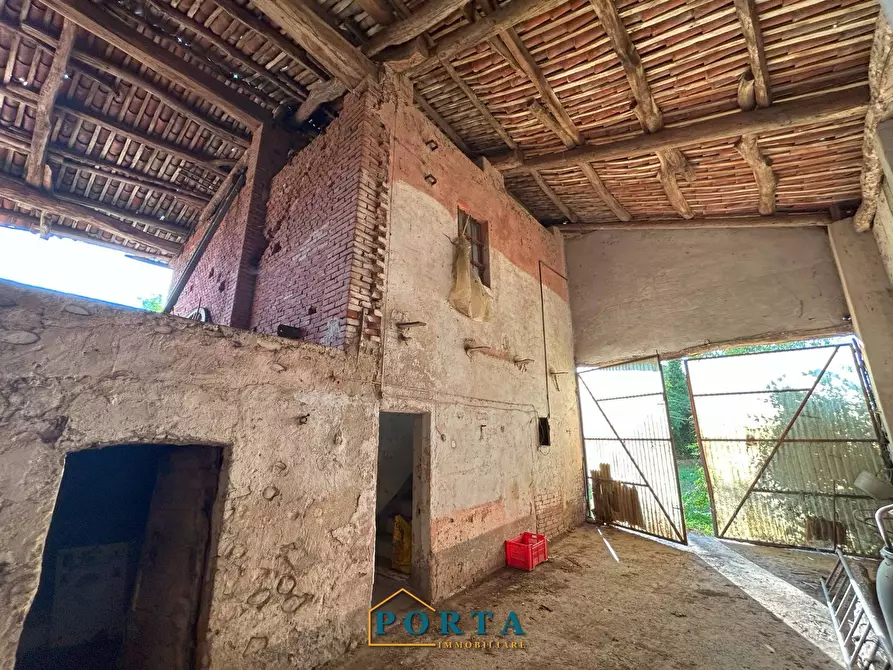 Immagine 5 di Rustico / casale in vendita  in Strada Orià 62 a Carrù