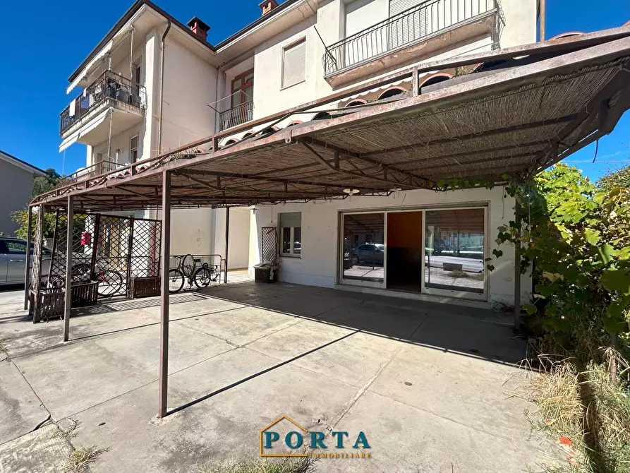 Immagine 1 di Locale commerciale in vendita  in Frazione Madonna della Neve 38 a Barolo