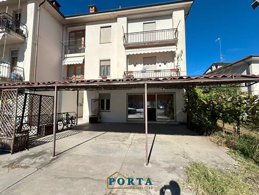 Immagine 3 di Locale commerciale in vendita  in Frazione Madonna della Neve 38 a Barolo