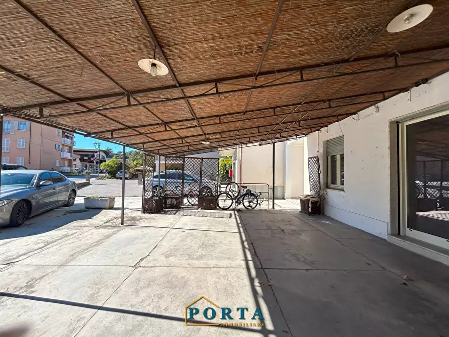 Immagine 2 di Locale commerciale in vendita  in Frazione Madonna della Neve 38 a Barolo