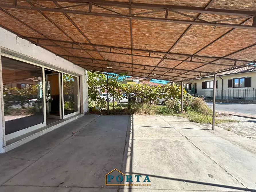 Immagine 4 di Locale commerciale in vendita  in Frazione Madonna della Neve 38 a Barolo