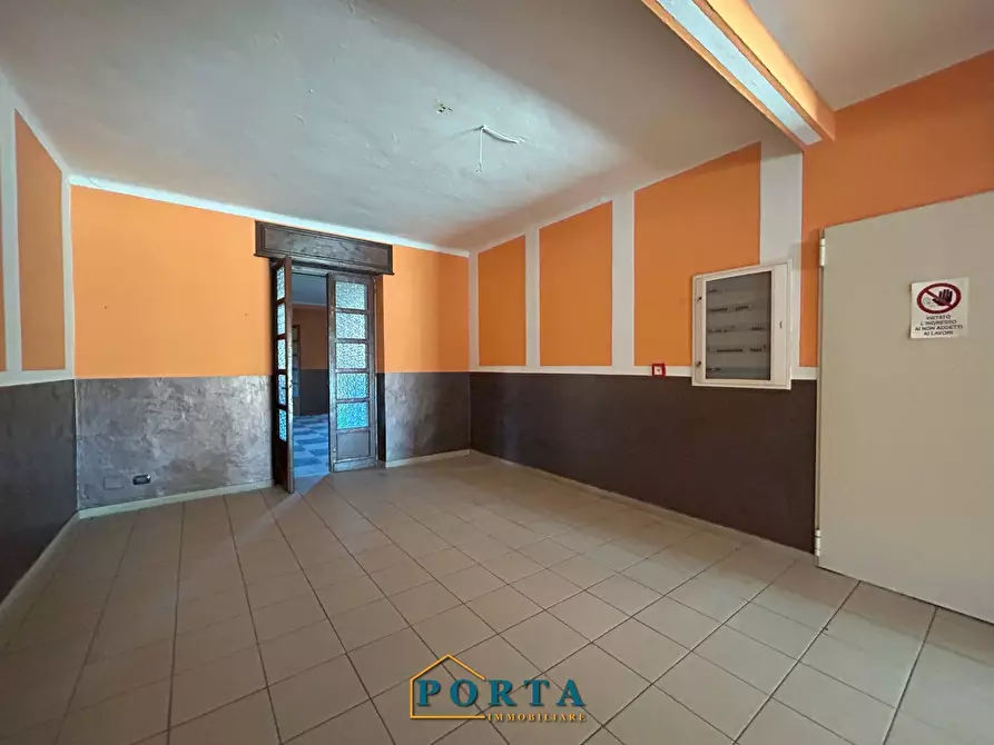 Immagine 8 di Locale commerciale in vendita  in Frazione Madonna della Neve 38 a Barolo