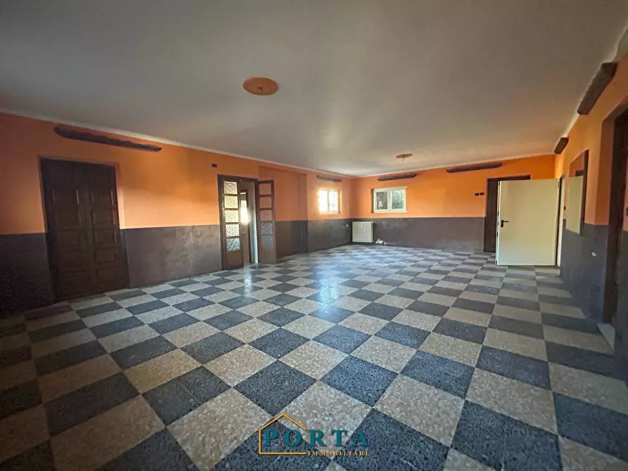 Immagine 11 di Locale commerciale in vendita  in Frazione Madonna della Neve 38 a Barolo