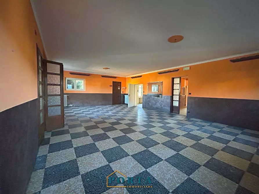 Immagine 12 di Locale commerciale in vendita  in Frazione Madonna della Neve 38 a Barolo