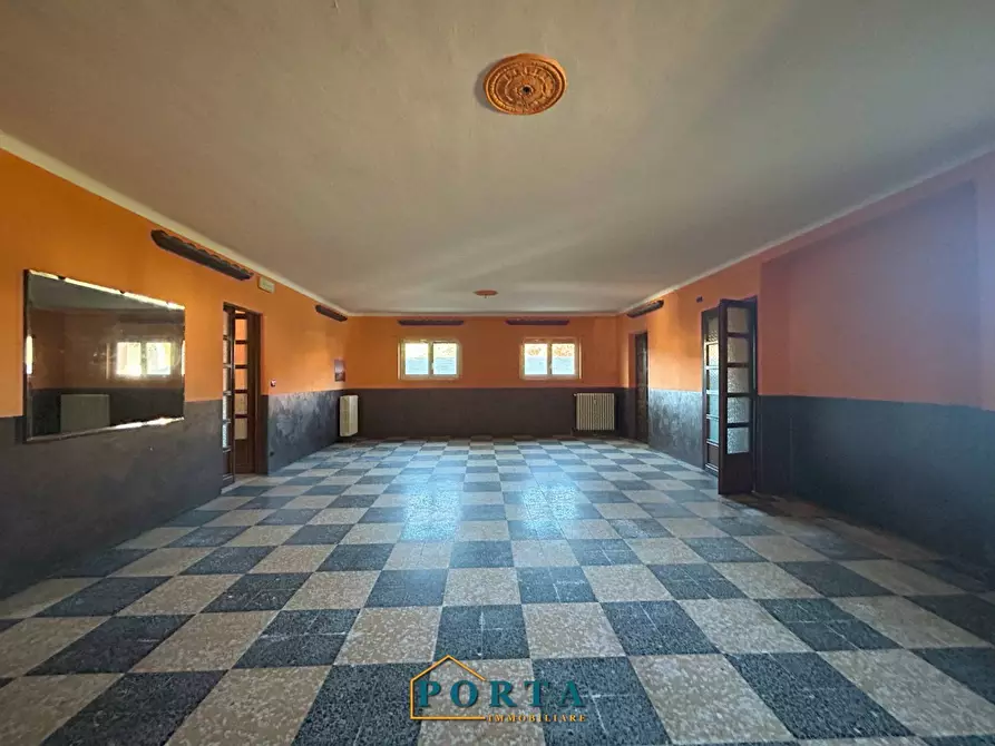 Immagine 15 di Locale commerciale in vendita  in Frazione Madonna della Neve 38 a Barolo