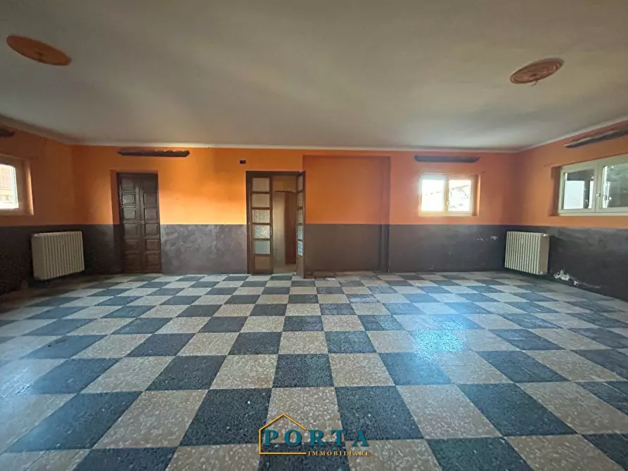 Immagine 18 di Locale commerciale in vendita  in Frazione Madonna della Neve 38 a Barolo