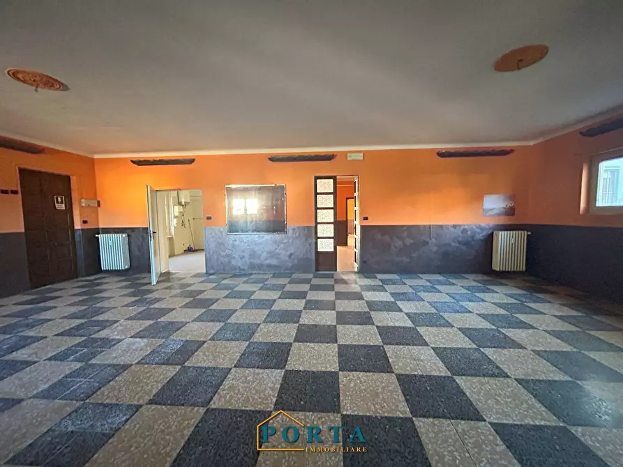 Immagine 19 di Locale commerciale in vendita  in Frazione Madonna della Neve 38 a Barolo