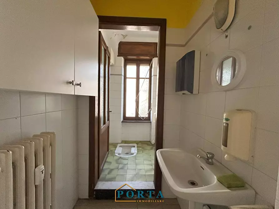 Immagine 29 di Locale commerciale in vendita  in Frazione Madonna della Neve 38 a Barolo