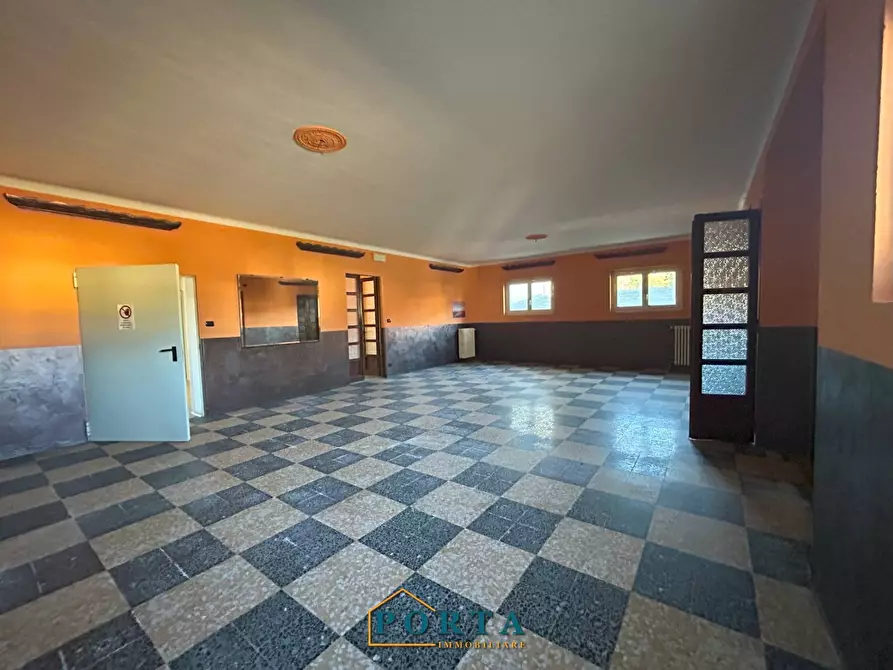 Immagine 17 di Locale commerciale in vendita  in Frazione Madonna della Neve 38 a Barolo