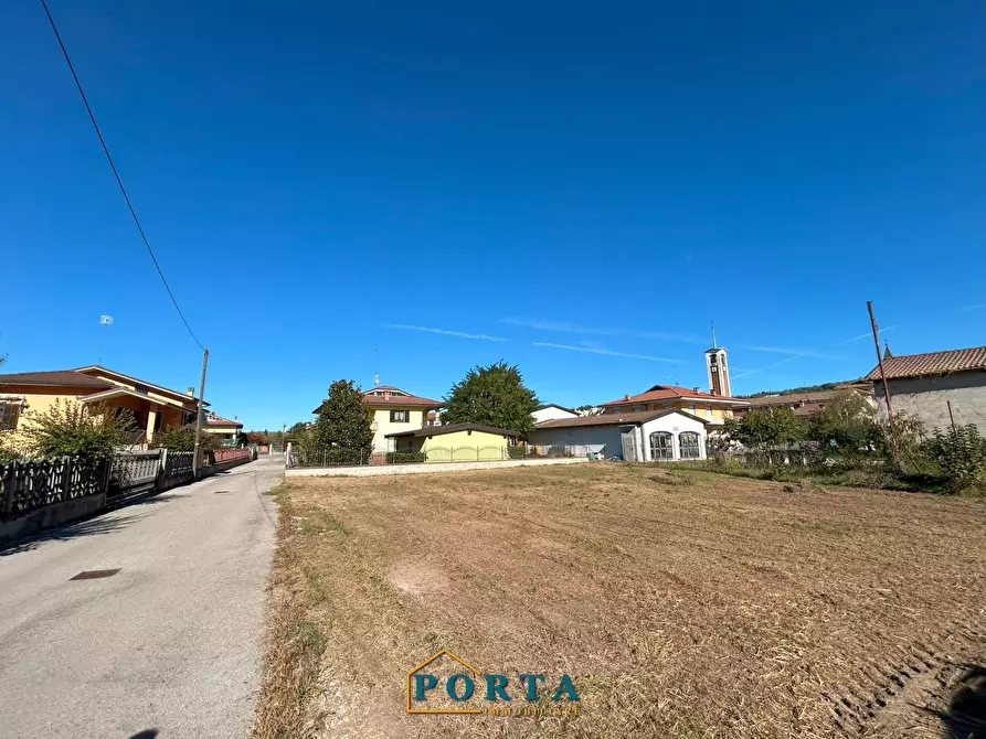 Immagine 36 di Locale commerciale in vendita  in Frazione Madonna della Neve 38 a Barolo