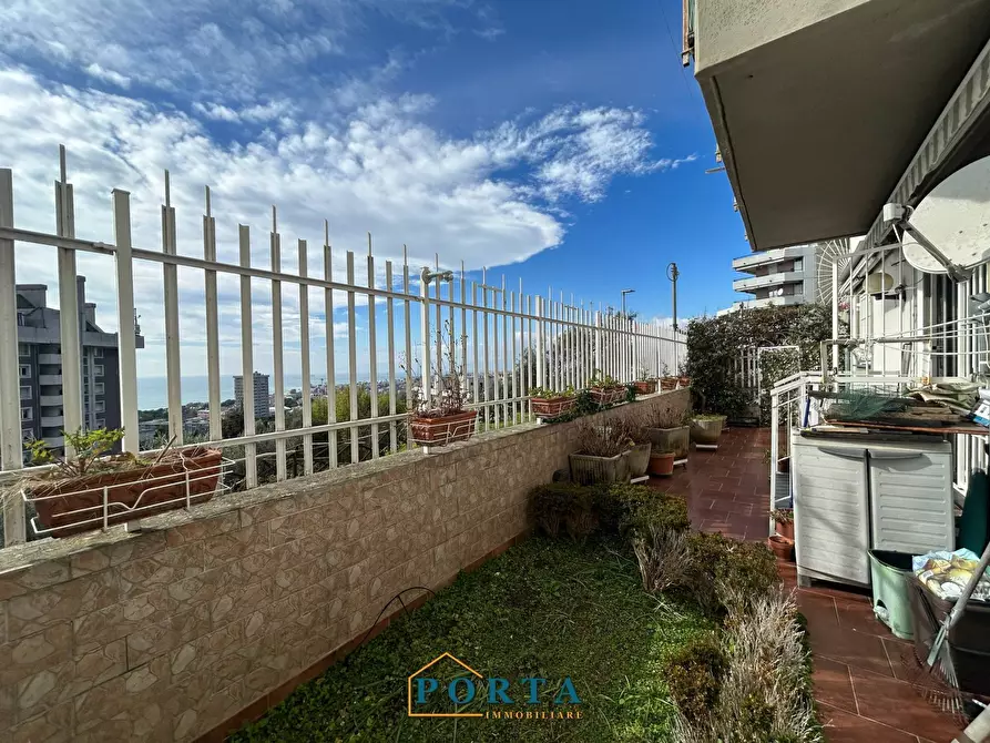 Immagine 17 di Appartamento in vendita  in Via Degli Iris 25 a Genova