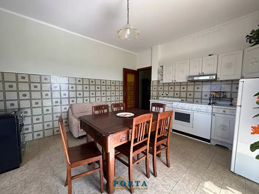 Immagine 16 di Casa indipendente in vendita  a Barolo