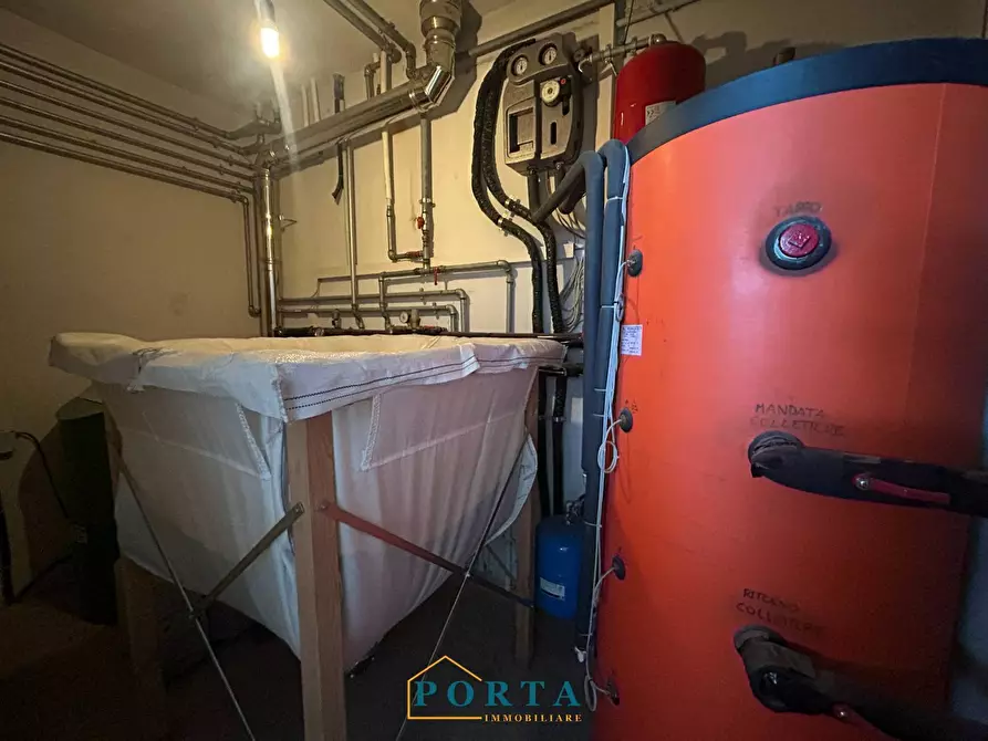 Immagine 31 di Villa in vendita  in Cascina Roreto 6 a Barolo