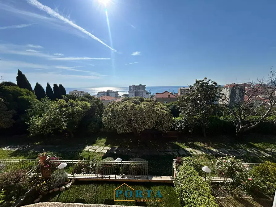 Immagine 3 di Appartamento in vendita  in Via Bellavista 47 a Savona