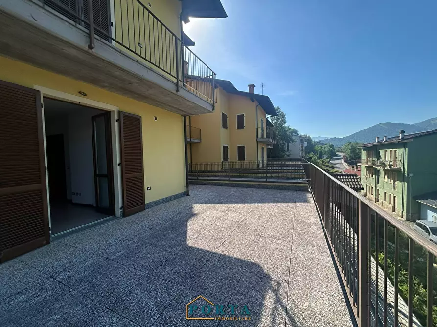 Immagine 7 di Palazzo in vendita  in Via Carlevaris a Briaglia