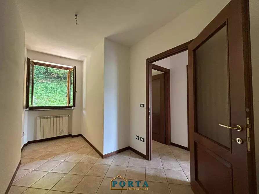 Immagine 49 di Palazzo in vendita  in Via Carlevaris a Briaglia