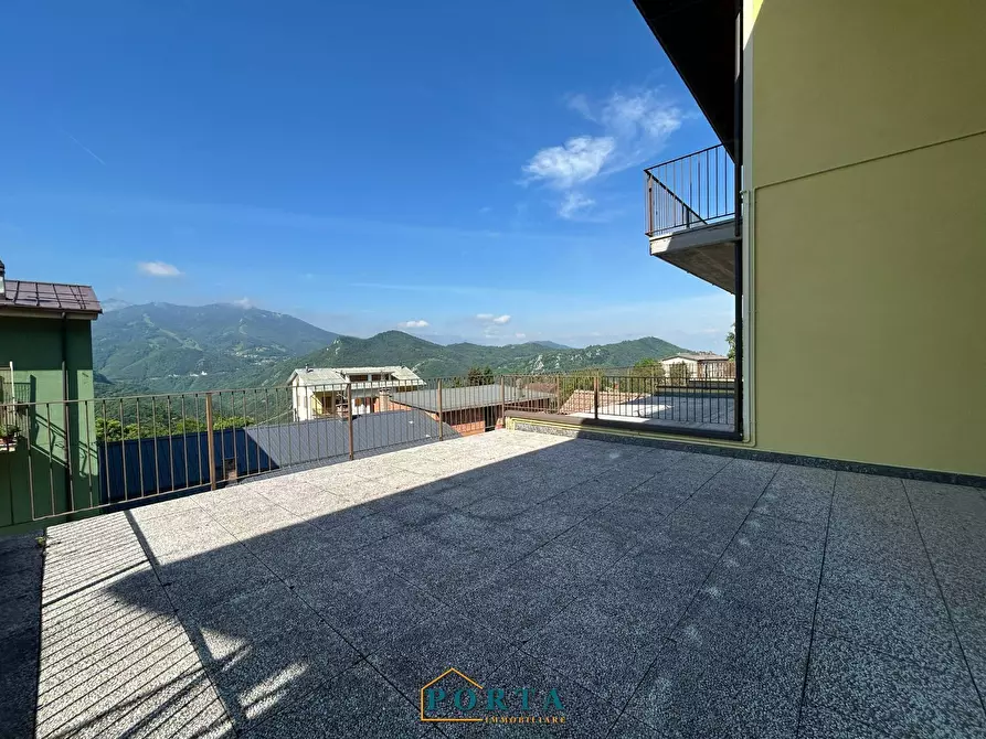 Immagine 55 di Palazzo in vendita  in Via Carlevaris a Briaglia