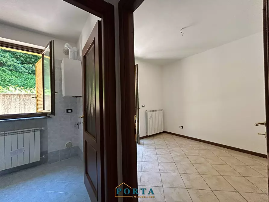 Immagine 57 di Palazzo in vendita  in Via Carlevaris a Briaglia
