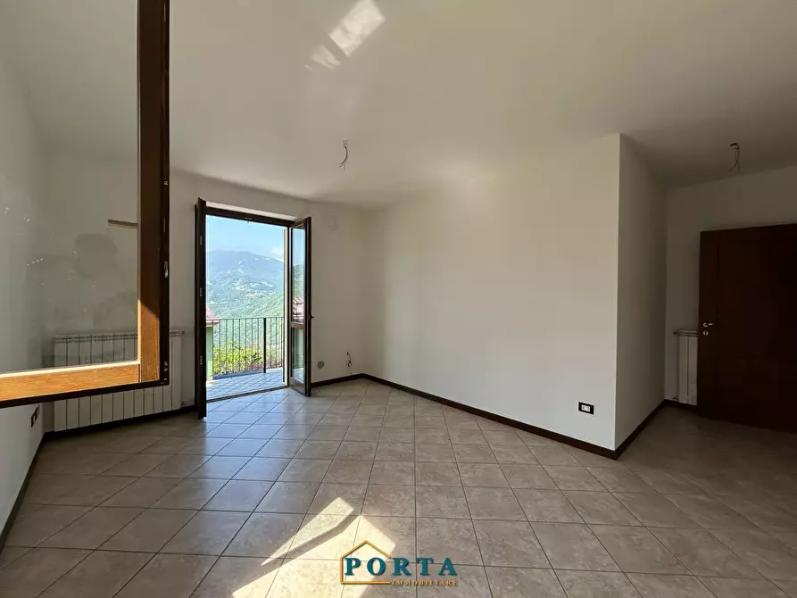 Immagine 67 di Palazzo in vendita  in Via Carlevaris a Briaglia