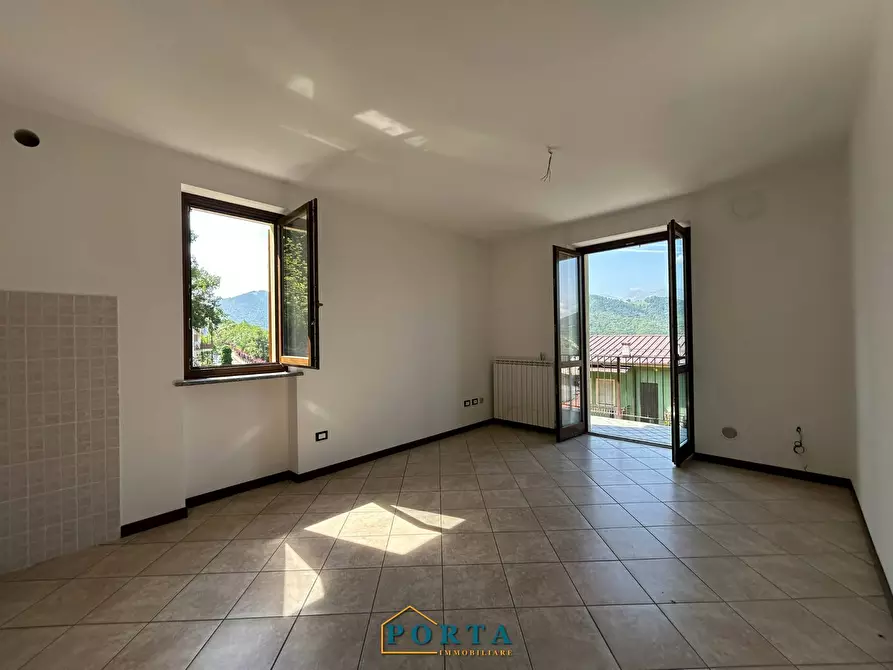 Immagine 68 di Palazzo in vendita  in Via Carlevaris a Briaglia