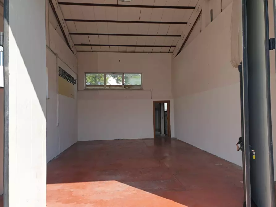 Immagine 2 di Capannone industriale in affitto  in Via Penne 53 a Chieti