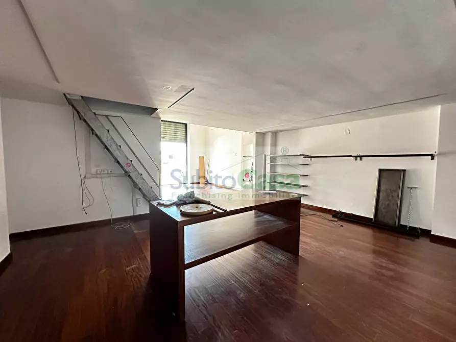 Immagine 1 di Locale commerciale in affitto  in Piazza Marconi a Chieti