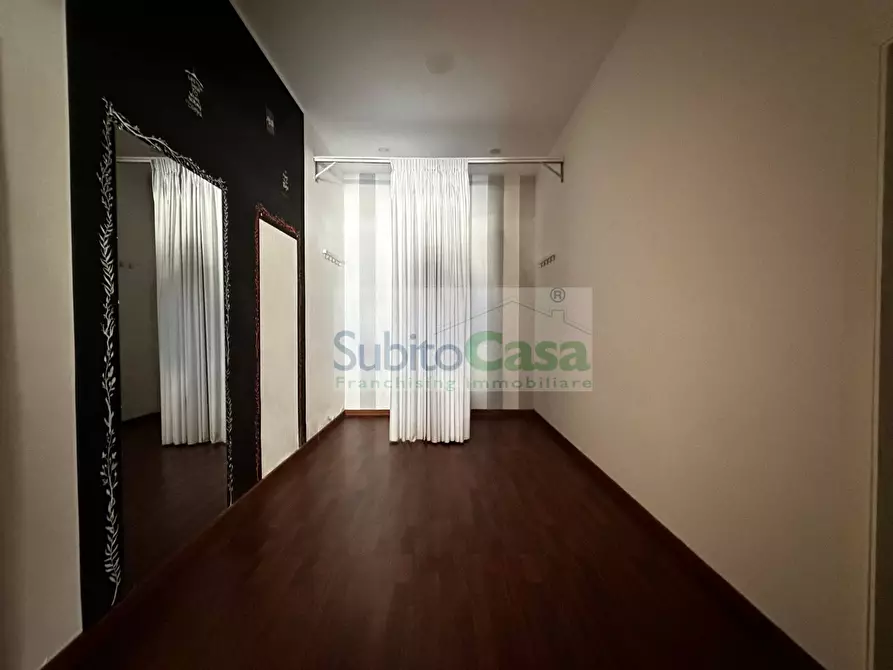 Immagine 13 di Locale commerciale in affitto  in Piazza Marconi a Chieti