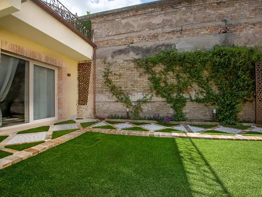 Immagine 4 di Villa in affitto  in Viale B. Croce 18 a Chieti