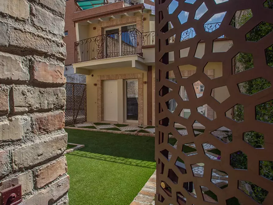 Immagine 7 di Villa in affitto  in Viale B. Croce 18 a Chieti