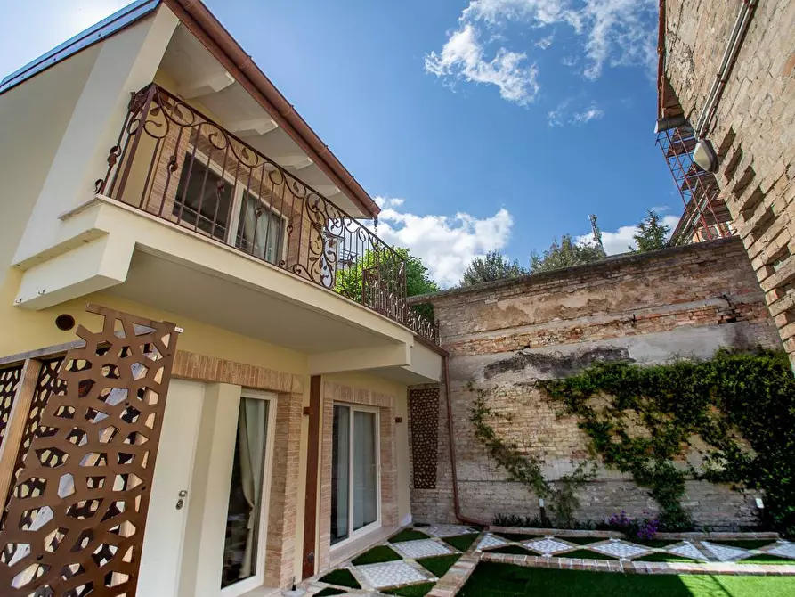 Immagine 5 di Villa in affitto  in Viale B. Croce 18 a Chieti