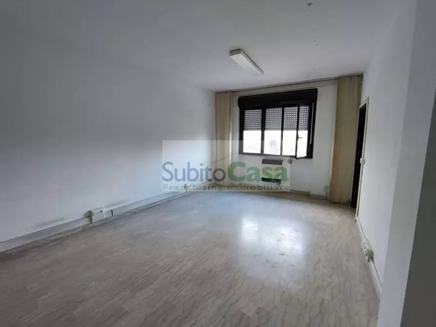 Immagine 5 di Ufficio in affitto  in Viale B. Croce a Chieti