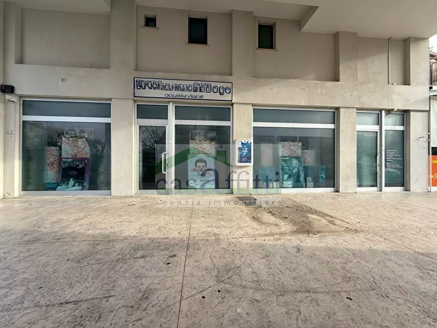 Immagine 22 di Attività commerciale in vendita  in Via Papa Giovanni Paolo II 7 a Chieti