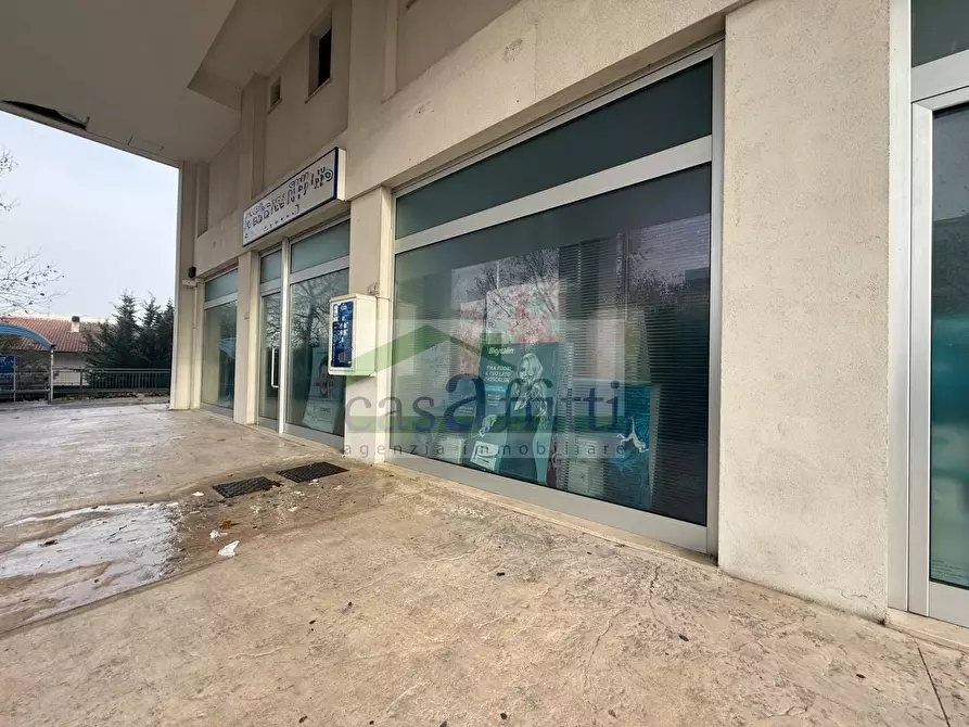 Immagine 26 di Attività commerciale in vendita  in Via Papa Giovanni Paolo II 7 a Chieti