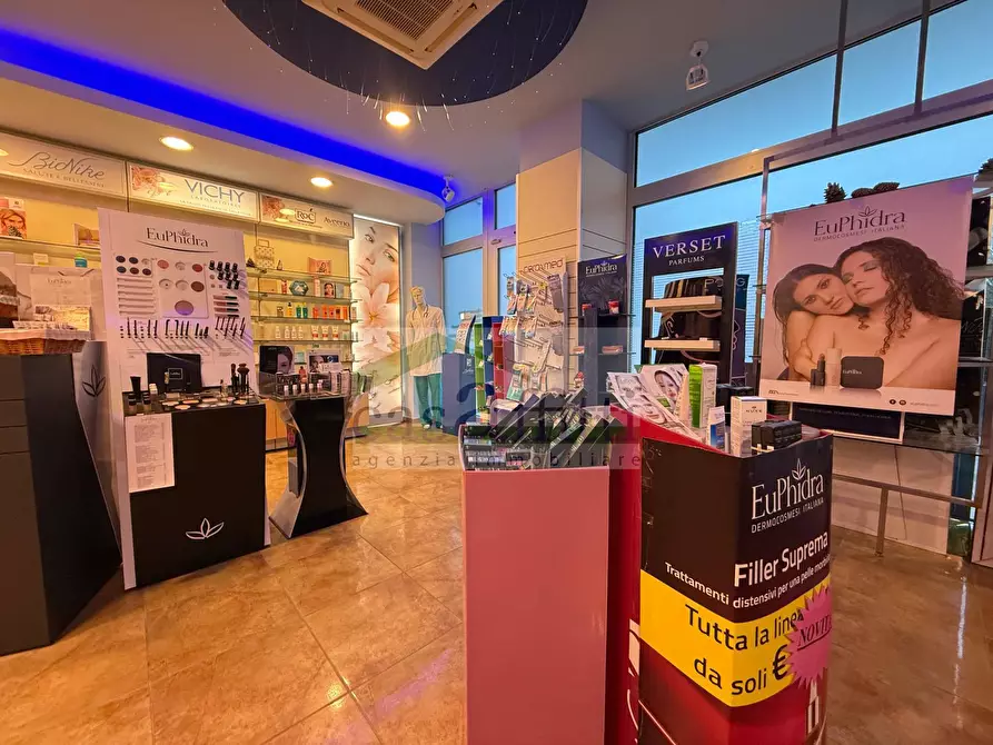 Immagine 13 di Attività commerciale in vendita  in Via Papa Giovanni Paolo II 7 a Chieti