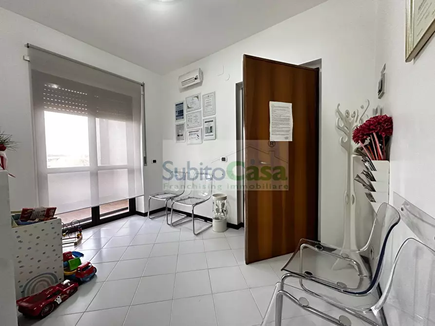 Immagine 3 di Ufficio in affitto  in Viale Abruzzo 20 a Chieti