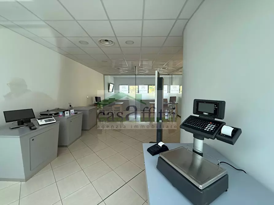 Immagine 16 di Locale commerciale in affitto  in Via Pietro Nenni a Chieti