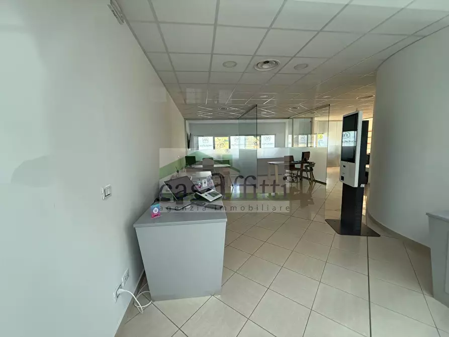 Immagine 17 di Locale commerciale in affitto  in Via Pietro Nenni a Chieti