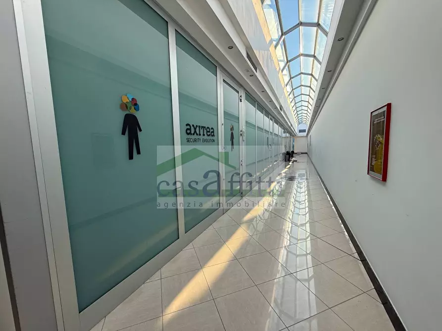 Immagine 18 di Locale commerciale in affitto  in Via Pietro Nenni a Chieti