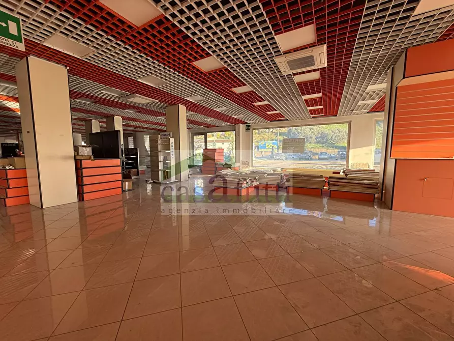 Immagine 1 di Locale commerciale in affitto  in Via Pietro Nenni a Chieti