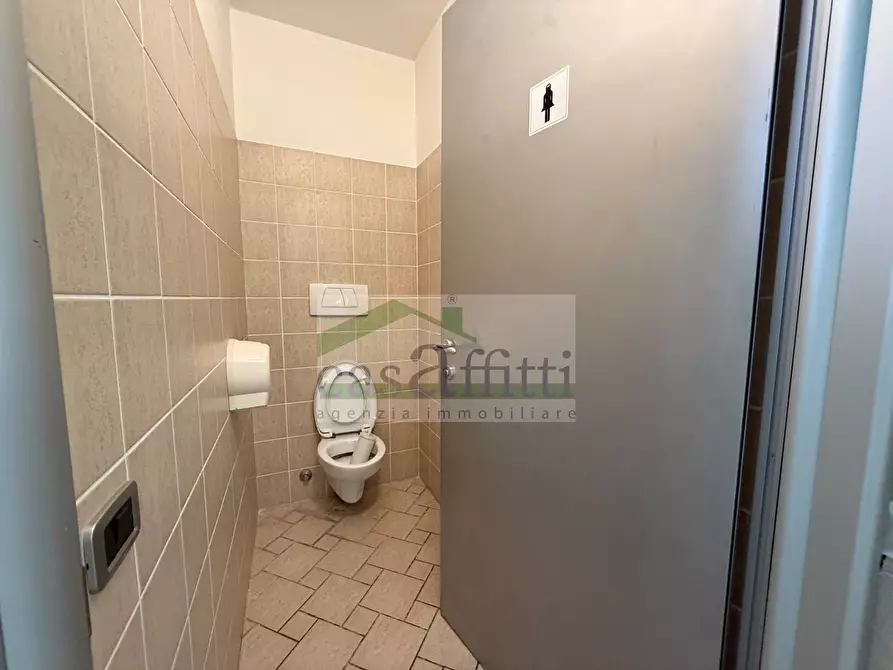 Immagine 23 di Locale commerciale in affitto  in Via Pietro Nenni a Chieti