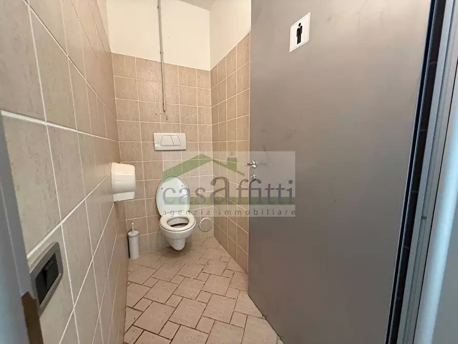 Immagine 24 di Locale commerciale in affitto  in Via Pietro Nenni a Chieti